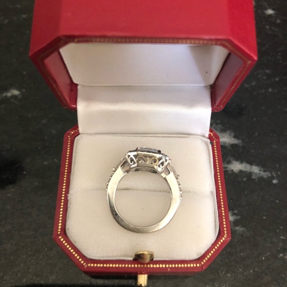 Gorgeous Ring! Real or fabulous Simulation? - Picture 7 of 10